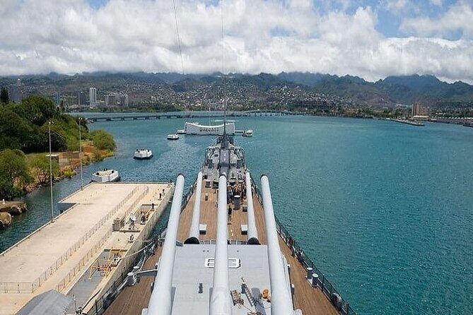 Complete Pearl Harbor Experience from Waikiki Area Hotels - Return stops in Honolulu: Punchbowl, Iolani Palace, and downtown narration