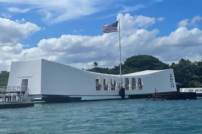 Deluxe Arizona Memorial and Pearl Harbor Aviation Museum Tour - Kawaiaha’o Church and Washington Place: the monarchy story in real walls