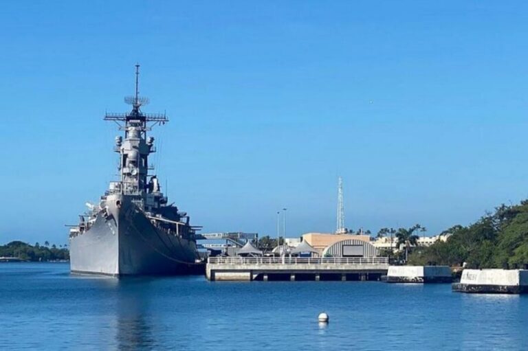 Honolulu: Pearl Harbor, USS Arizona and Battleship Missouri - Pearl Harbor Visitor Center: setting the stage before the memorial