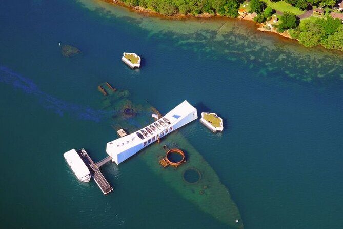 Oahu: Pearl Harbor USS Arizona Memorial - Downtown Honolulu drive: quick landmarks, useful orientation for your next day