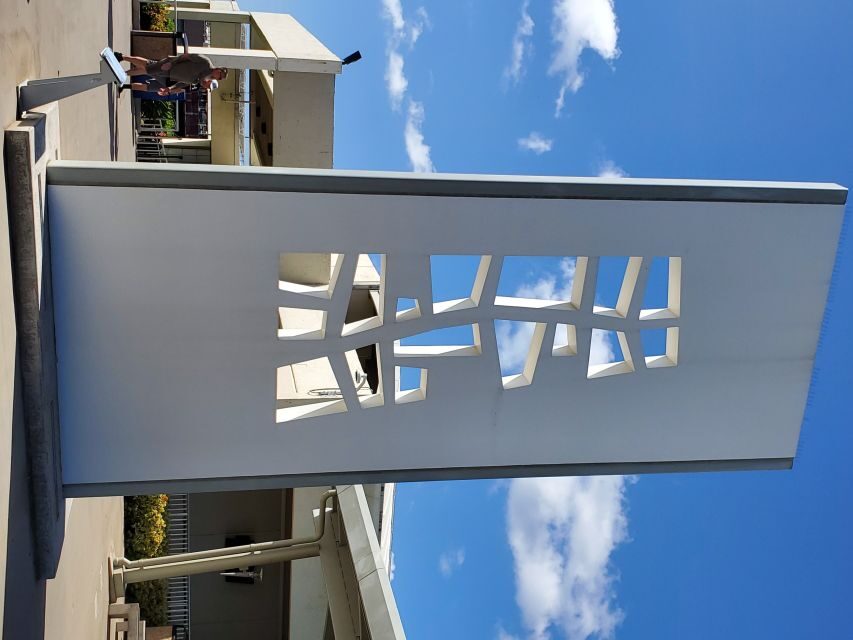 Oahu: USS Arizona Memorial Deluxe Tour - Languages and audio: make it work for your group