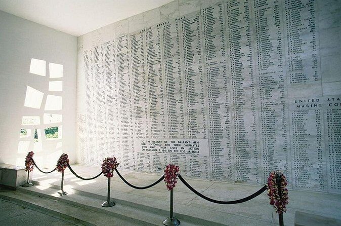 Pearl Harbor, National Memorial Cemetery and Honolulu City Tour - The Honolulu city loop: Kamehameha, Iolani Palace, and Kawaiahao Church