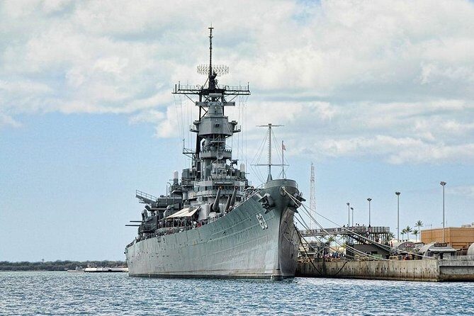 Premium Pearl Harbor Small Group Tour with Lunch - Luxury comfort, bottled water, and a lunch that keeps the day together